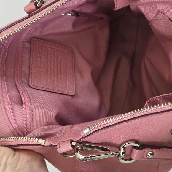 Small Dusty Pink Coach Leather Bag. 2 Handles + Removeable Cross Body Strap. - Picture 5 of 7